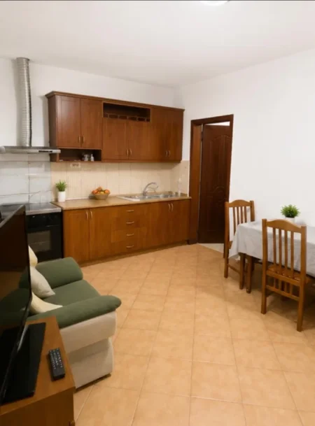 Tirane, jepet me qera apartament 1+1 Kati 4, 68 m² 400 € (Rruga E Durresit)