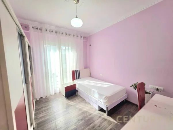 Tirane, shitet apartament 2+1+Ballkon Kati 5, 93 m² 258.000 € (kopshti botanik)