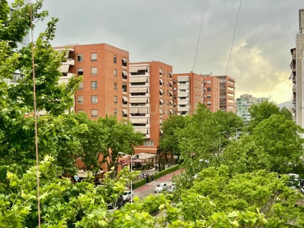Tirane, jepet me qera apartament 3+1+Ballkon Kati 5, 136 m² 650 € (rruga e kavajes)