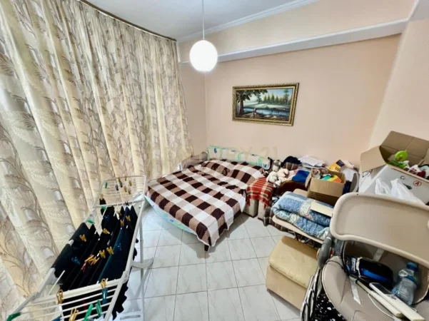 Tirane, jepet me qera apartament 3+1+Ballkon Kati 5, 136 m² 650 € (rruga e kavajes)