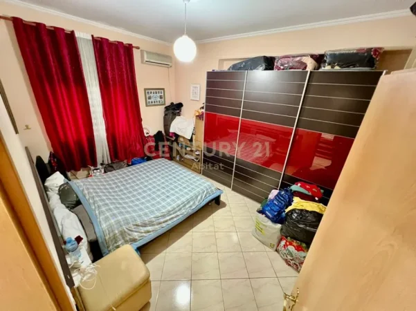 Tirane, jepet me qera apartament 3+1+Ballkon Kati 5, 136 m² 650 € (rruga e kavajes)