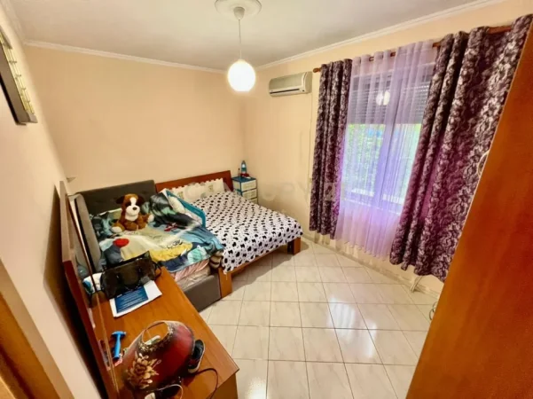 Tirane, jepet me qera apartament 3+1+Ballkon Kati 5, 136 m² 650 € (rruga e kavajes)