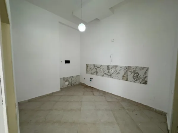 Tirane, shitet ambjent biznesi Kati 1, 73 m² 135.000 € (Astir)