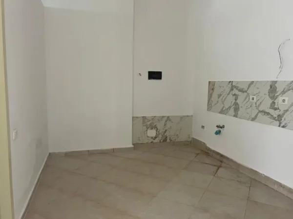 Tirane, shitet ambjent biznesi Kati 1, 73 m² 135.000 € (Astir)