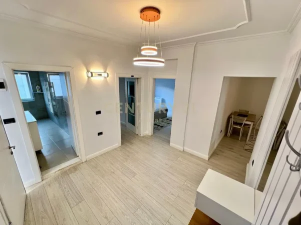 Tirane, jepet me qera apartament 2+1+Ballkon Kati 4, 90 m² 950 € (blloku)