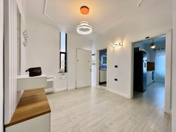 Tirane, jepet me qera apartament 2+1+Ballkon Kati 4, 90 m² 950 € (blloku)