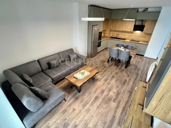 Tirane, jepet me qera apartament 2+1+Ballkon Kati 5, 124 m² 1.300 € (pazari i ri)