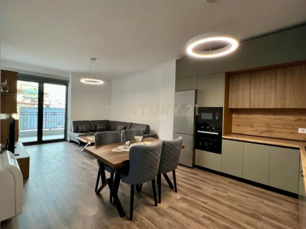 Tirane, jepet me qera apartament 2+1+Ballkon Kati 5, 124 m² 1.300 € (pazari i ri)
