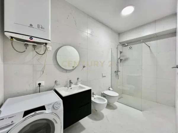 Tirane, jepet me qera apartament 2+1+Ballkon Kati 5, 124 m² 1.300 € (pazari i ri)