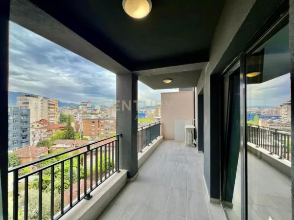 Tirane, jepet me qera apartament 2+1+Ballkon Kati 5, 124 m² 1.300 € (pazari i ri)