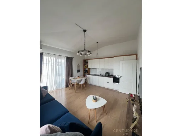 Tirane, shitet apartament 1+1+Ballkon Kati 5, 108 m² 130.000 € (fresku)