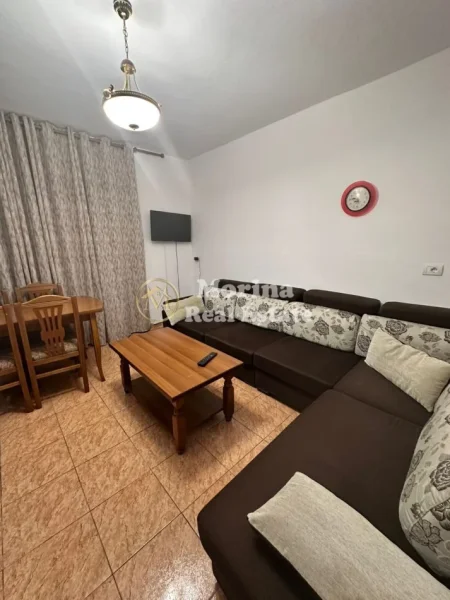Tirane, jepet me qera apartament 1+1 Kati 4, 64 m² 450 € (Apartament 11aneks Rruga Bardhyl)