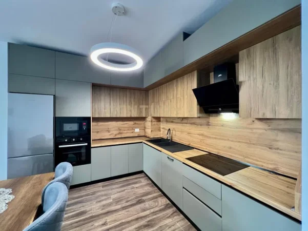 Tirane, jepet me qera apartament 2+1+Ballkon Kati 5, 124 m² 1.300 € 
