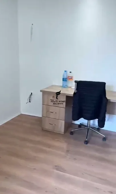 Tirane, jepet me qera zyre Kati 1, 135 m² 1.500 € (PAZARI I RI)