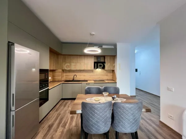 Tirane, jepet me qera apartament 2+1+Aneks+Ballkon Kati 5, 124 m² 1.300 € 