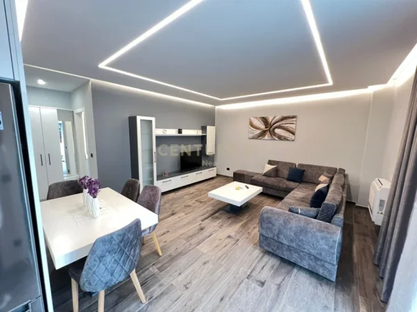Tirane, jepet me qera apartament 1+1+Aneks+Ballkon Kati 1, 84 m² 800 € (Rezidenca Sofia)