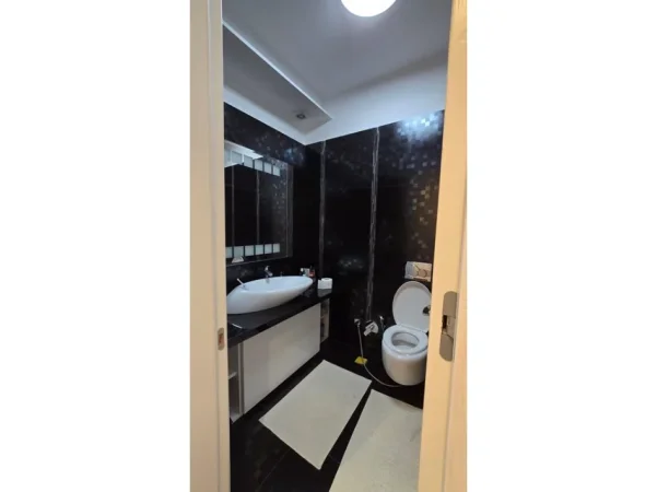 Tirane, jepet me qera apartament 3+1+Aneks+Ballkon Kati 4, 303 m² 1.600 € 
