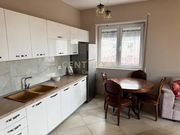 Tirane, jepet me qera apartament 2+1+Aneks+Ballkon Kati 5, 96 m² 650 € (Qsut)