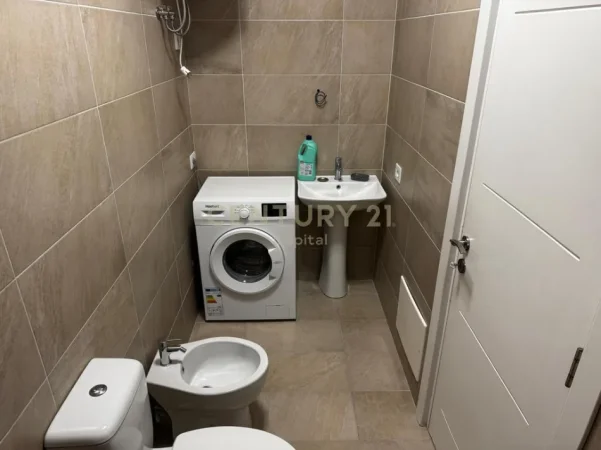 Tirane, jepet me qera apartament 2+1+Aneks+Ballkon Kati 5, 96 m² 650 € (Qsut)
