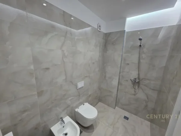 Tirane, jepet me qera apartament 1+1+Aneks+Ballkon Kati 9, 75 m² 850 € (Golden Tower Residence)