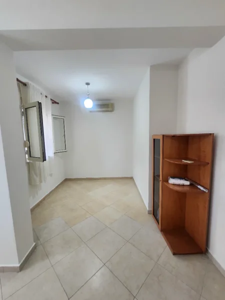 Durres, jepet me qera apartament 1+1+Aneks+Ballkon Kati 5, 65 m² 315 € 
