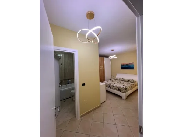 Tirane, jepet me qera apartament 2+1+Aneks+Ballkon Kati 10, 93 m² 1.000 € 