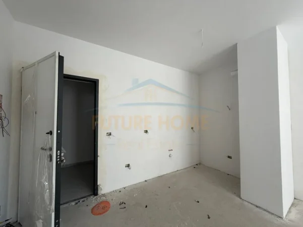 Tirane, shitet apartament 1+1+Aneks+Ballkon Kati 4, 57 m² 77.000 € (univers city qtu)