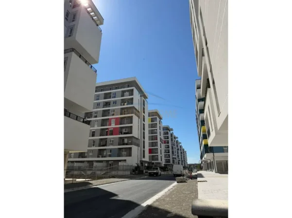 Tirane, shitet apartament 1+1+Aneks+Ballkon Kati 4, 57 m² 77.000 € (univers city qtu)