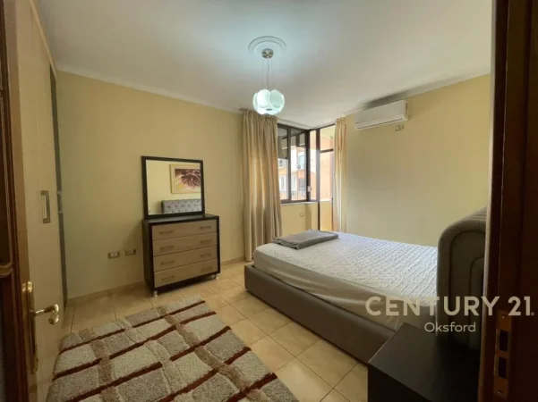 Tirane, jepet me qera apartament 2+1+Aneks+Ballkon Kati 5, 97 m² 900 € 