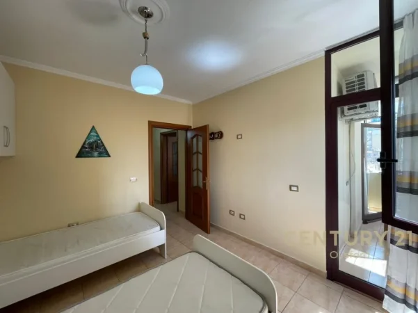 Tirane, jepet me qera apartament 2+1+Aneks+Ballkon Kati 5, 97 m² 900 € 