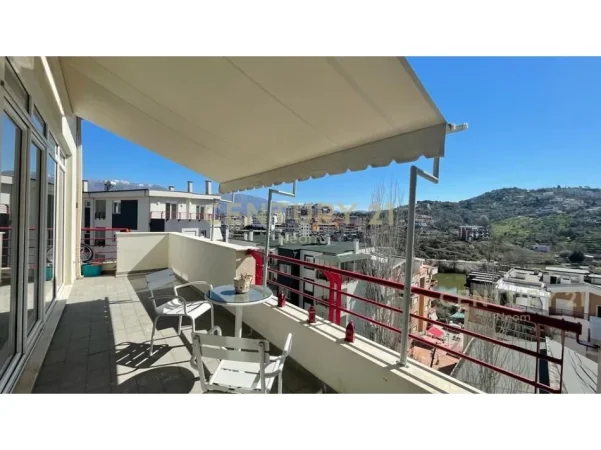 Tirane, jepet me qera apartament duplex 3+1+Aneks+Ballkon Kati 4, 150 m² 1.100 € 
