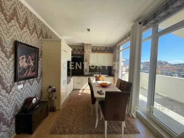Tirane, jepet me qera apartament duplex 3+1+Aneks+Ballkon Kati 4, 150 m² 1.100 € 