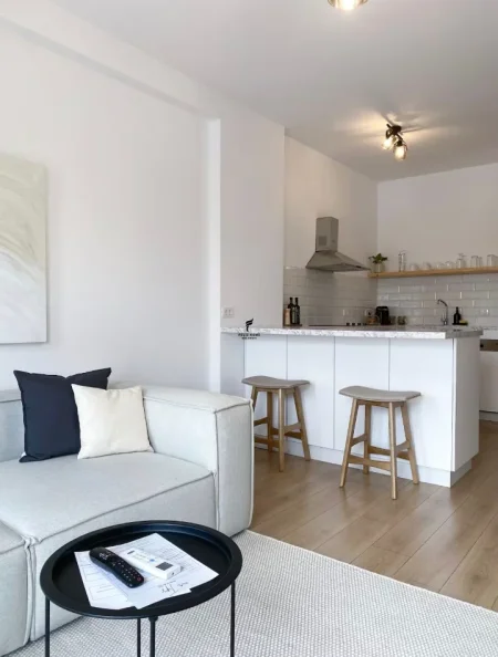 Tirane, jepet me qera apartament 1+1 Kati 1, 65 m² 750 € (JORDAN MISJA)