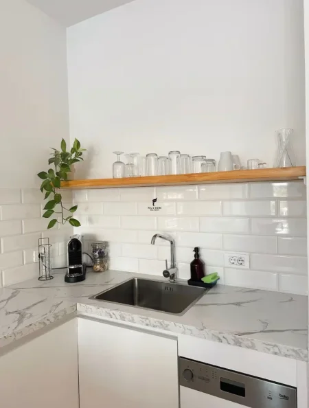 Tirane, jepet me qera apartament 1+1 Kati 1, 65 m² 750 € (JORDAN MISJA)