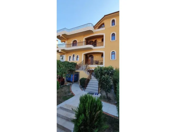 Tirane, jepet me qera Vile 3 Katshe , 450 m² 1.500 € (Mihal Grameno)