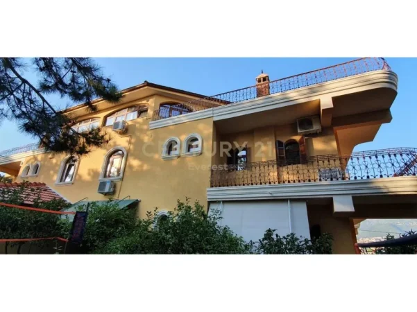 Tirane, jepet me qera Vile 3 Katshe , 450 m² 1.500 € (Mihal Grameno)