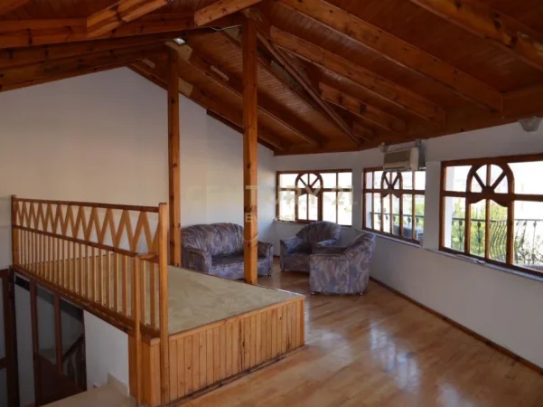 Tirane, jepet me qera Vile 3 Katshe , 450 m² 1.500 € (Mihal Grameno)