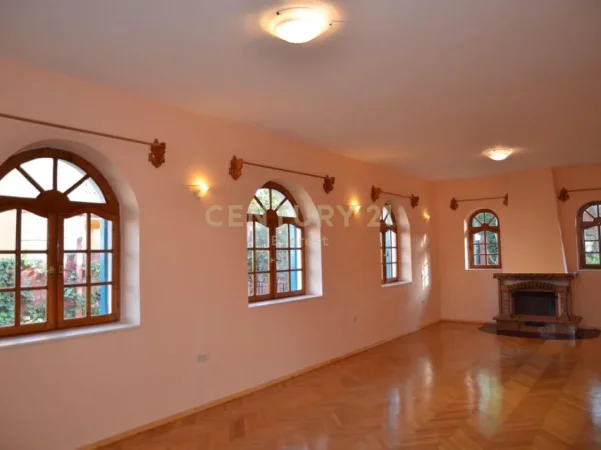 Tirane, jepet me qera Vile 3 Katshe , 450 m² 1.500 € (Mihal Grameno)