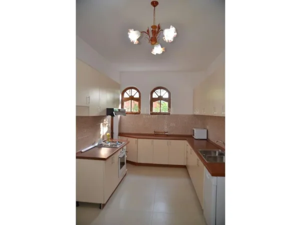Tirane, jepet me qera Vile 3 Katshe , 450 m² 1.500 € (Mihal Grameno)