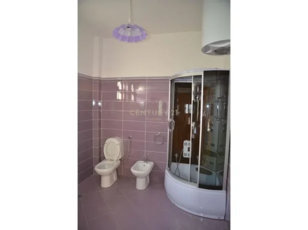 Tirane, jepet me qera Vile 3 Katshe , 450 m² 1.500 € (Mihal Grameno)