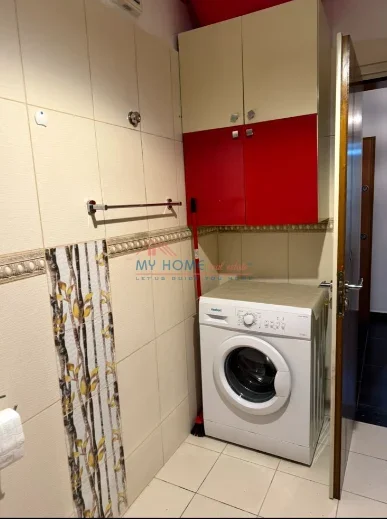 Tirane, jepet me qera apartament 2+1+Ballkon Kati 5, 110 m² 600 € (Rruga Bardhyl)