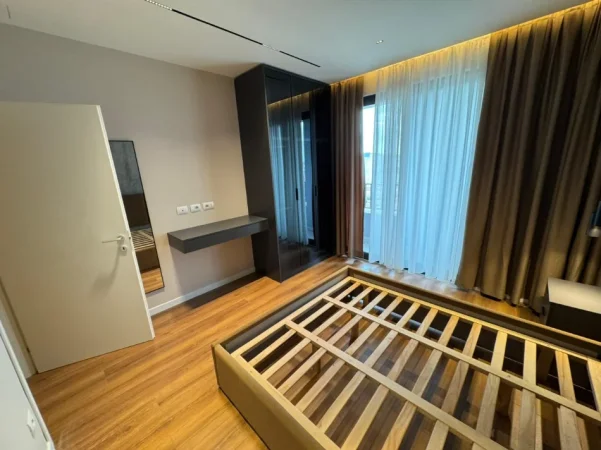 Tirane, jepet me qera apartament 1+1 Kati 7,
