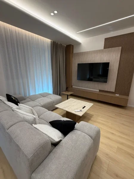Tirane, jepet me qera Vile 3 Katshe , 650 m² 2.500 € (LIQENI I THATE)