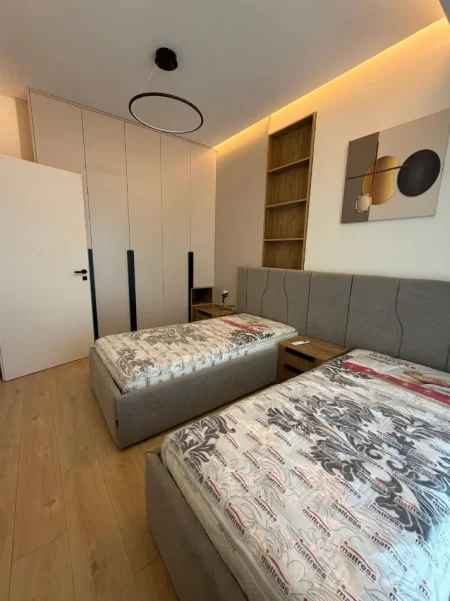 Tirane, jepet me qera Vile 3 Katshe , 650 m² 2.500 € (LIQENI I THATE)