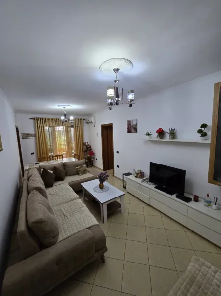 Tirane, jepet me qera apartament 1+1 Kati 1, 90 m² 500 € 