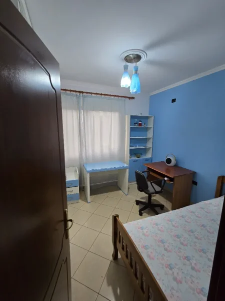 Tirane, jepet me qera apartament 1+1 Kati 1, 90 m² 500 € 