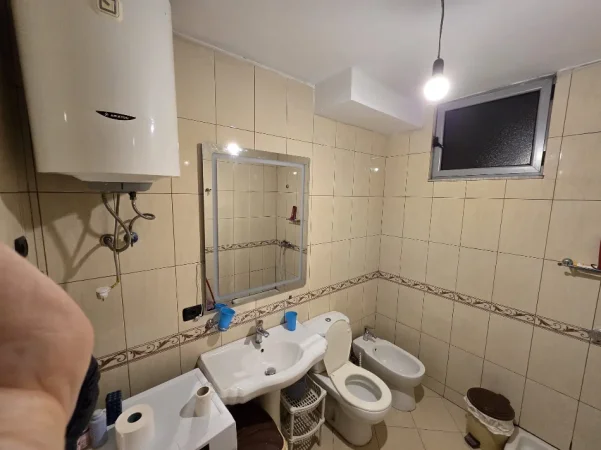Tirane, jepet me qera apartament 1+1 Kati 1, 90 m² 500 € 