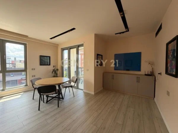 Tirane, jepet me qera zyre Kati 2, 102 m² 1.600 € (Kont Urani)
