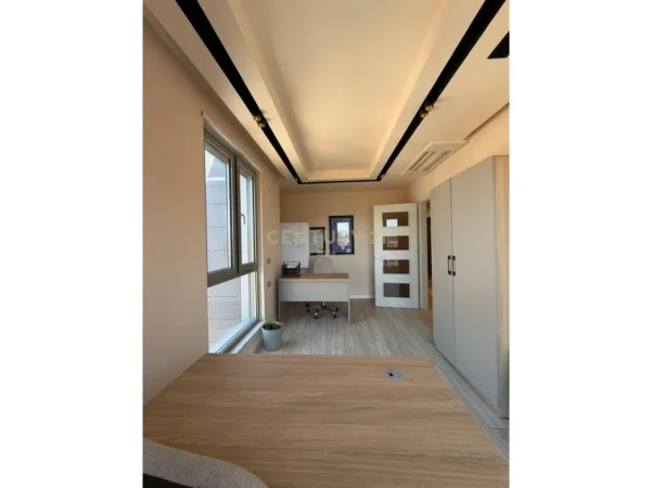 Tirane, jepet me qera zyre Kati 2, 102 m² 1.600 € (Kont Urani)