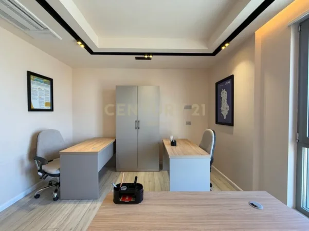 Tirane, jepet me qera zyre Kati 2, 102 m² 1.600 € (Kont Urani)